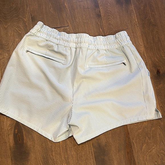 Southern Tide Neeley Brrr Skip Stripe Performance Short - Picture 6 of 6